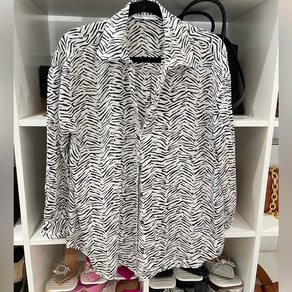 Zara blouse in size medium